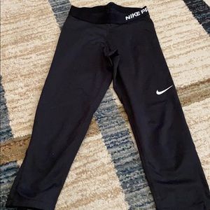 Nike pro capri leggings